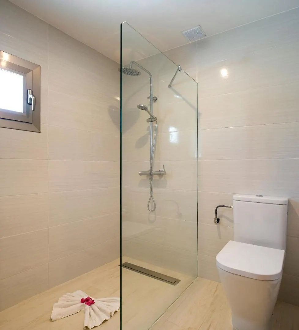My Way Luxury Ibiza Studio - Ab Group Playa d'en Bossa 0*,  Espanha